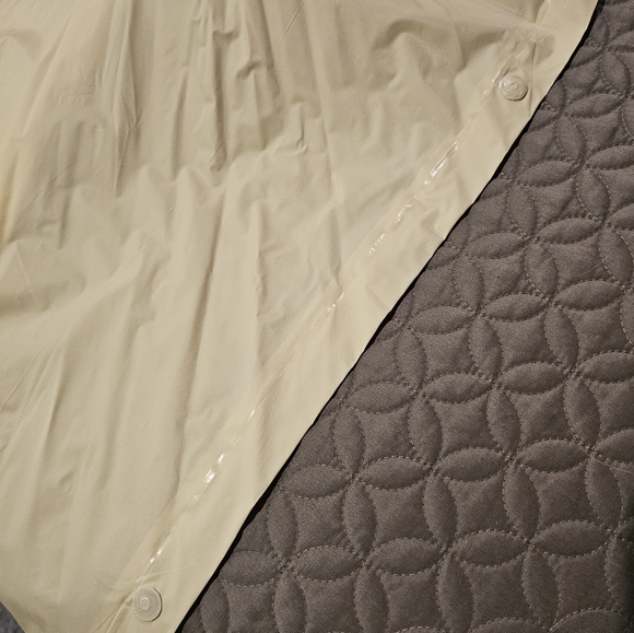 Hooded Animal Kingdom Rain Poncho - Picture 4 of 4